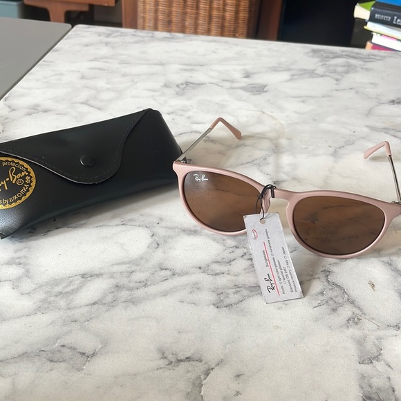 Accessories - NWT RAY BAN SUNGLASSES NEW IN CASE & ORIGINAL PACKAGING